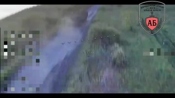 Поражение техники ВСУ (сразу два БТР "Страйкер") на Славянском направлении