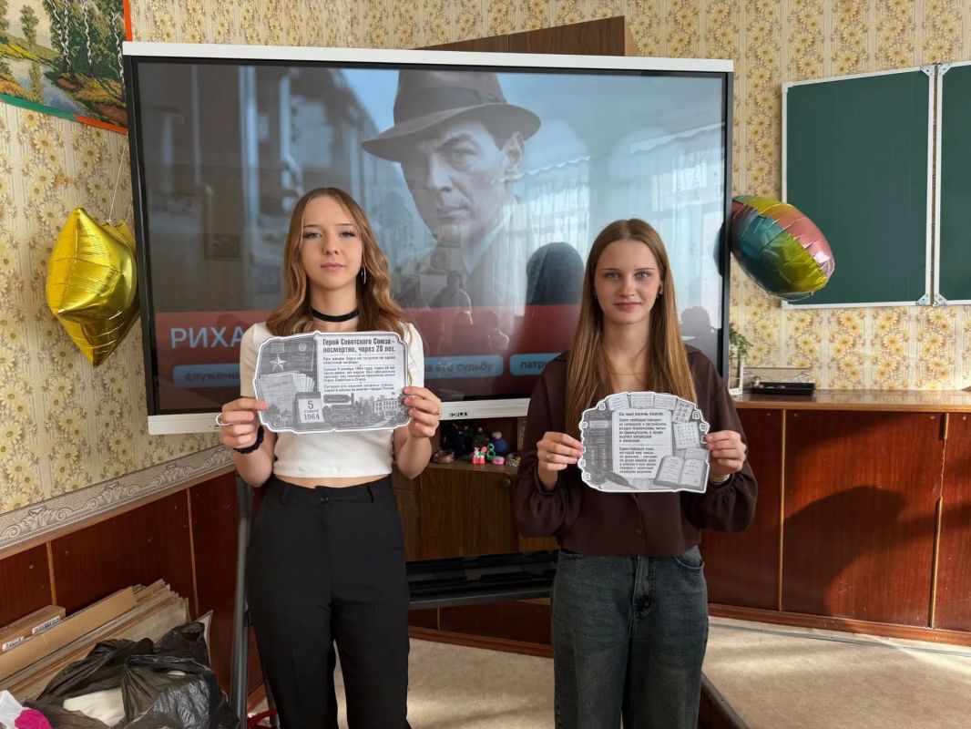 В школах Ждановки прошли занятия, посвященные Рихарду Зорге — выдающемуся советскому разведчику, чья деятельность стала образцом самоотверженного служения Родине В школах Ждановки прошли занятия, посвященные Рихарду Зорге — выдающемуся советскому разведчику, чья деятельность стала образцом самоотверженного служения Родине