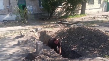 Торезский филиал Единого регионального фонда по управлению МКД ДНР ремонтирует сети водоотведения МКД Работы по ремонту сетей водоответдения проводятся в многоквартирных домах по ул. Гагарина. Специалисты выполняют...