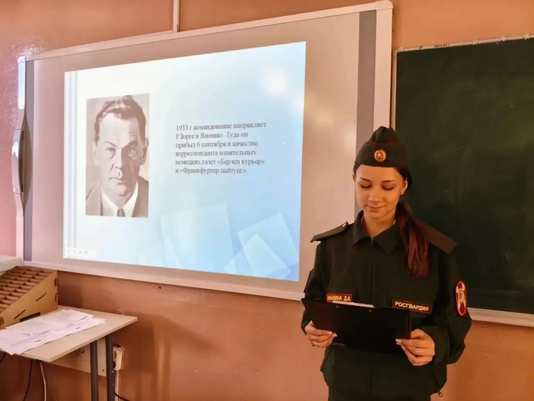 В школах Кировского прошли занятия проекта «Разговоры о важном» В школах Кировского прошли занятия проекта «Разговоры о важном»