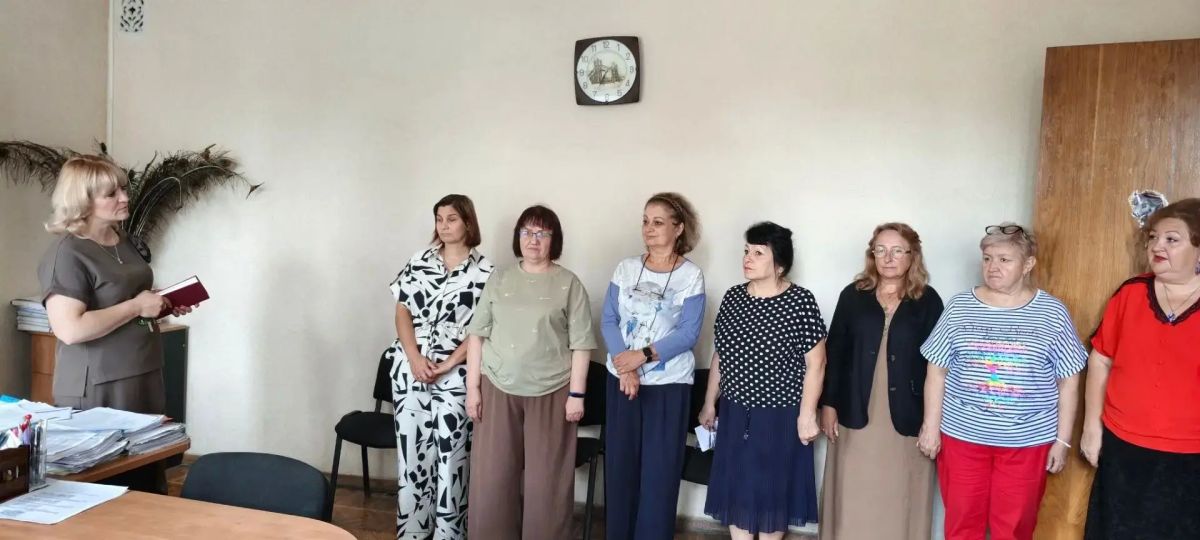 Сегодня, 14 сентября в Червоногвардейском районе состоялась встреча заместителя руководителя Управы Червоногвардейского внутригородского района Администрации городского округа Макеевка Татьяны Задорожной с трудовым... Сегодня, 14 сентября в Червоногвардейском районе состоялась встреча заместителя руководителя Управы Червоногвардейского внутригородского района Администрации городского округа Макеевка Татьяны Задорожной с трудовым...