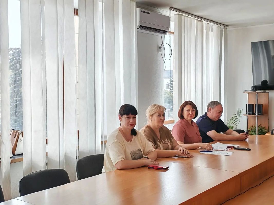 Сегодня, 14 сентября, состоялись заседания постоянных комитетов Торезского городского совета Донецкой Народной Республики Сегодня, 14 сентября, состоялись заседания постоянных комитетов Торезского городского совета Донецкой Народной Республики