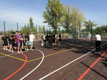 13 сентября на открытии спортивных универсальных площадок в городском парке имени А. П. Чехова состоялись мини-турниры по волейболу микст и теннису