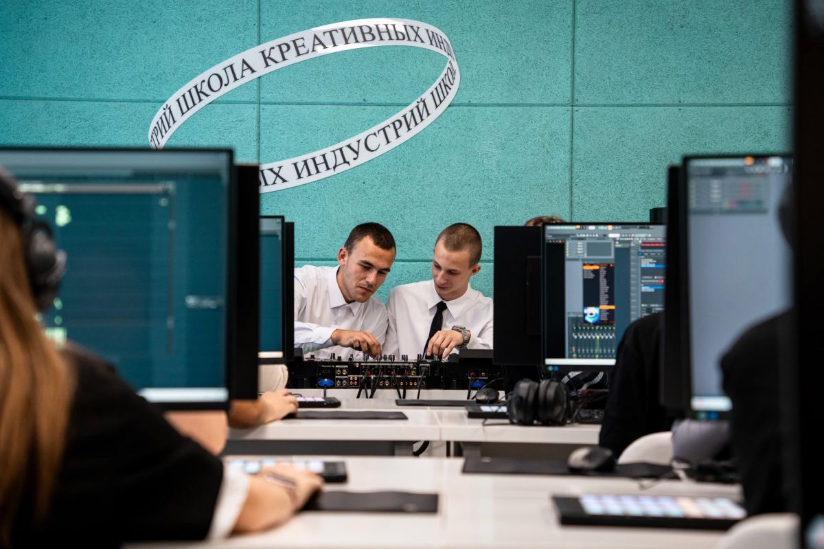 Михаил Желтяков: В Шахтёрске открылась первая в Донбассе Школа креативных индустрий Михаил Желтяков: В Шахтёрске открылась первая в Донбассе Школа креативных индустрий