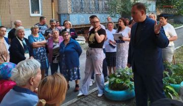 ЗАМЕСТИТЕЛЬ ДИРЕКТОРА ФИЛИАЛА «МАКЕЕВКАТЕПЛОСЕТЬ» ГУП ДНР «ДОНБАССТЕПЛОЭНЕРГО» ПРИНЯЛА УЧАСТИЕ В СХОДЕ С ГРАЖДАНАМИ В КРАСНОГВАРДЕЙСКОМ РАЙОНЕ Г. МАКЕЕВКИ