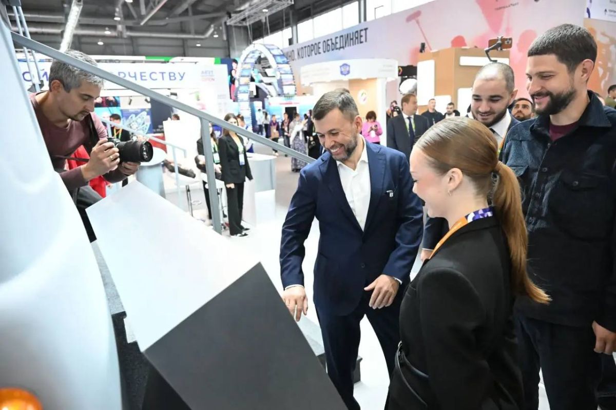Денис Пушилин: Фестиваль, который действительно заряжает энергией молодости: впервые Донецкая Народная Республика представила свой стенд «Сохраняем прошлое – строим будущее» на Международном фестивале молодежи в Екатеринбурге Денис Пушилин: Фестиваль, который действительно заряжает энергией молодости: впервые Донецкая Народная Республика представила свой стенд «Сохраняем прошлое – строим будущее» на Международном фестивале молодежи в Екатеринбурге