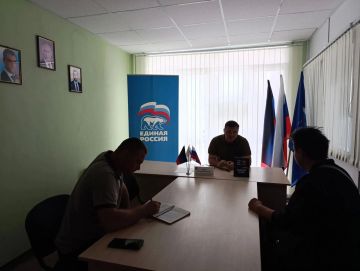 Секретарь Амвросиевского местного отделения Партии «Единая Россия» Игорь Лызов провел прием граждан в Общественной приемной