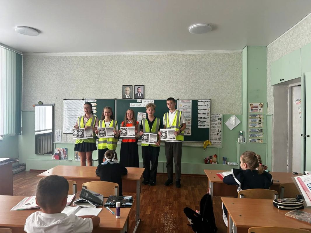 В школах Ждановки прошли мероприятия по правилам дорожного движения В школах Ждановки прошли мероприятия по правилам дорожного движения