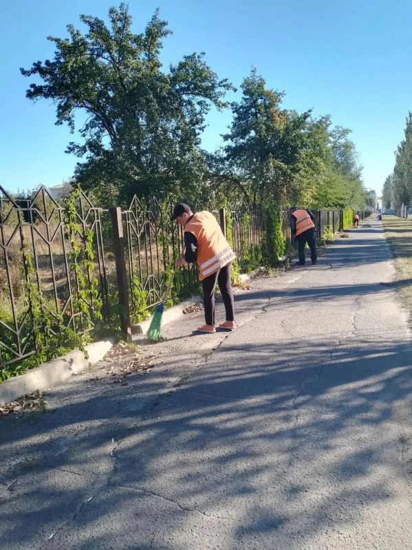 С заботой об округе. На минувшей рабочей неделе коллектив Ясиноватского жилищно-эксплуатационного комбината продолжал комплексную работу по благоустройству округа, стараясь создать в наших населенных пунктах территорию уюта... С заботой об округе. На минувшей рабочей неделе коллектив Ясиноватского жилищно-эксплуатационного комбината продолжал комплексную работу по благоустройству округа, стараясь создать в наших населенных пунктах территорию уюта...