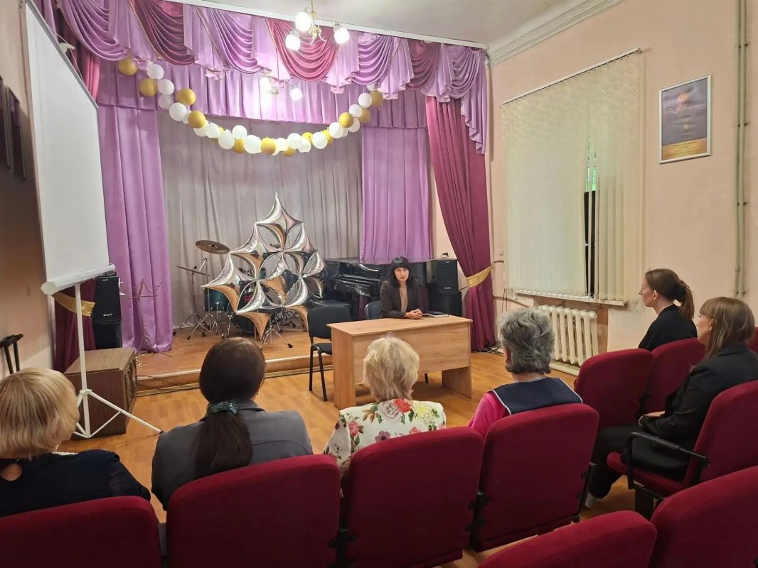 Сегодня, 15 сентября, по поручению Главы ДНР Дениса Пушилина, заместитель руководителя Управы Кировского внутригородского района Администрации городского округа Макеевка Донецкой Народной Республики Ирина Воронина провел... Сегодня, 15 сентября, по поручению Главы ДНР Дениса Пушилина, заместитель руководителя Управы Кировского внутригородского района Администрации городского округа Макеевка Донецкой Народной Республики Ирина Воронина провел...