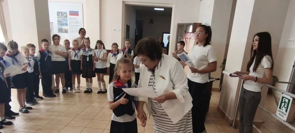 Первоклашки Ясиноватой пополняют ряды «Орлят России» Первоклашки Ясиноватой пополняют ряды «Орлят России»