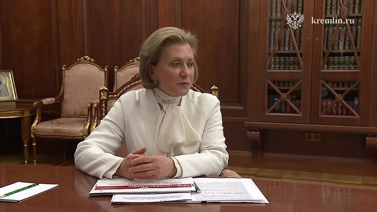 В День федерального государственного санитарно-эпидемиологического надзора Владимир Путин провёл встречу с главой Роспотребнадзора Анной Поповой