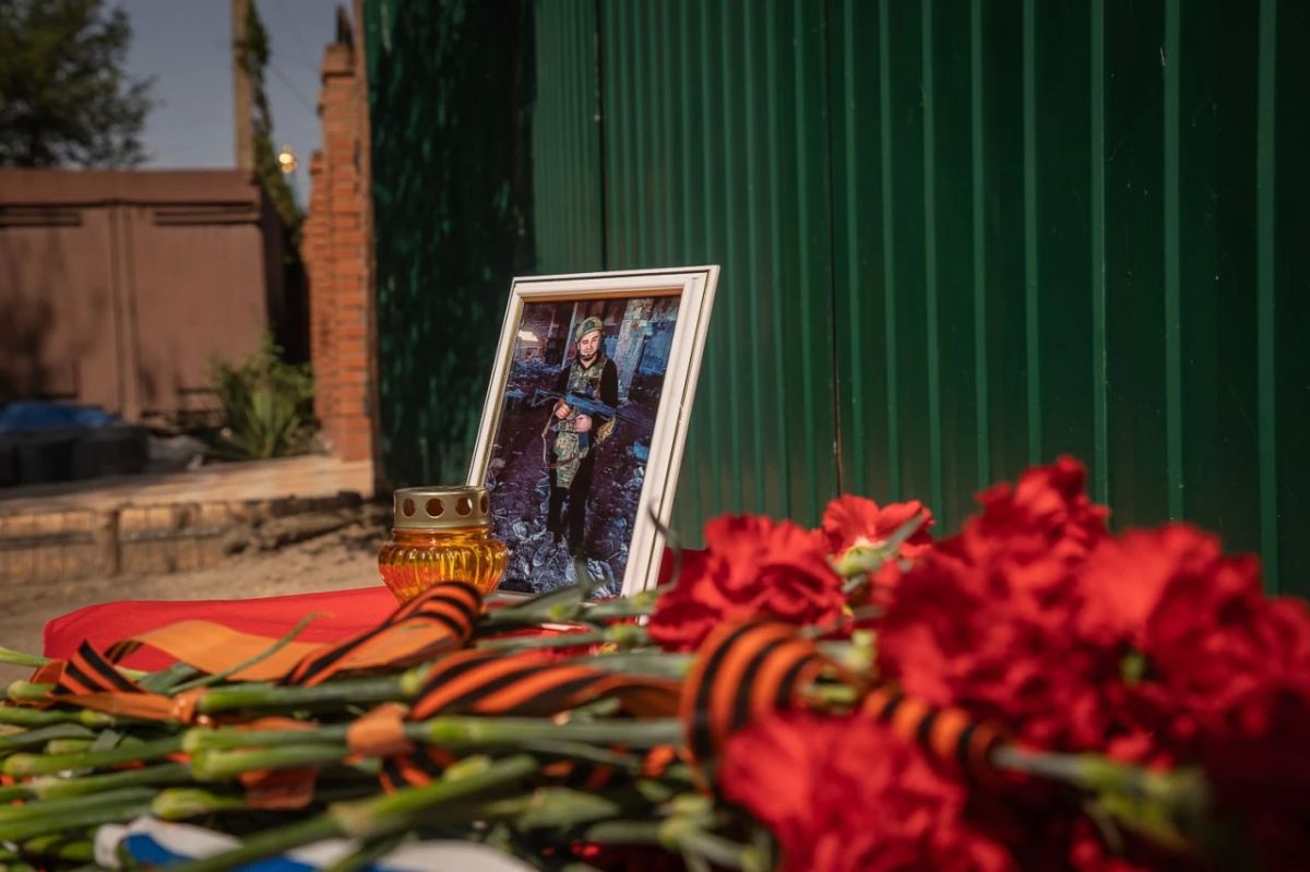 «Звезду Героя» установили в Седово в память о погибшем участнике СВО Владимире Кромаренко «Звезду Героя» установили в Седово в память о погибшем участнике СВО Владимире Кромаренко