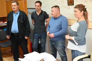 Иван Адамец: Совместно с депутатами Донецкого городского совета Германом Полуниным, Дмитрием Пефтеевым и Эдуардом Момотом провёл встречу с трудовым коллективом Центральной городской больницы №17