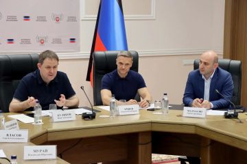 Гурген Малхасян: В рамках рабочего визита заместителя Министра промышленности и торговли РФ Ивана Алексеевича Куликова совместно с Главой ДНР и Правительственным блоком обсудили системные проблемы и меры поддержки...