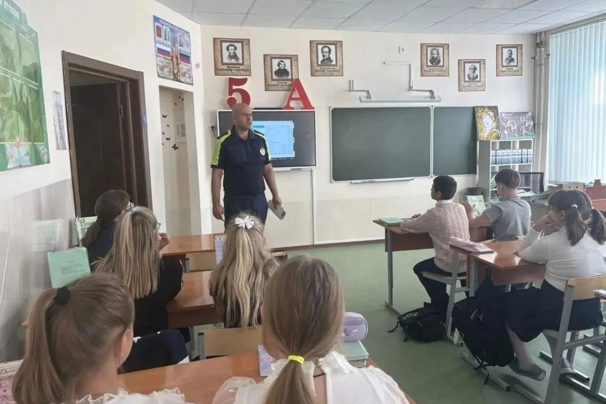 В школах Снежного продолжаются уроки безопасности по партпроекту Единой России «Безопасные дороги» В школах Снежного продолжаются уроки безопасности по партпроекту Единой России «Безопасные дороги»