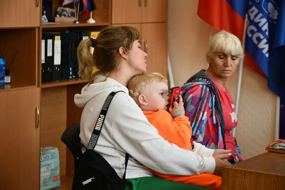 Глава муниципального образования городского округа Дебальцево Сергей Желновач провел личный прием граждан Глава муниципального образования городского округа Дебальцево Сергей Желновач провел личный прием граждан