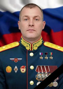Юрий Котенок: Скорбная новость.. Погиб командир 4-й отдельной гвардейской мотострелковой бригады гвардии генерал-майор Антон Грунис. Две недели назад он был награжден Президентом РФ золотой звездой Героя России