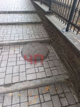 Внимание - опасность на тротуаре