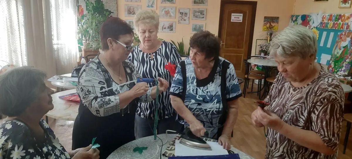 Наталья Бегуненко: В рамках федерального партийного проекта «Зеленая экономика» в Центре социального обслуживания населения Петровского района состоялся мастер-класс «Вторая жизнь ненужным вещам» под руководством мастера... Наталья Бегуненко: В рамках федерального партийного проекта «Зеленая экономика» в Центре социального обслуживания населения Петровского района состоялся мастер-класс «Вторая жизнь ненужным вещам» под руководством мастера...