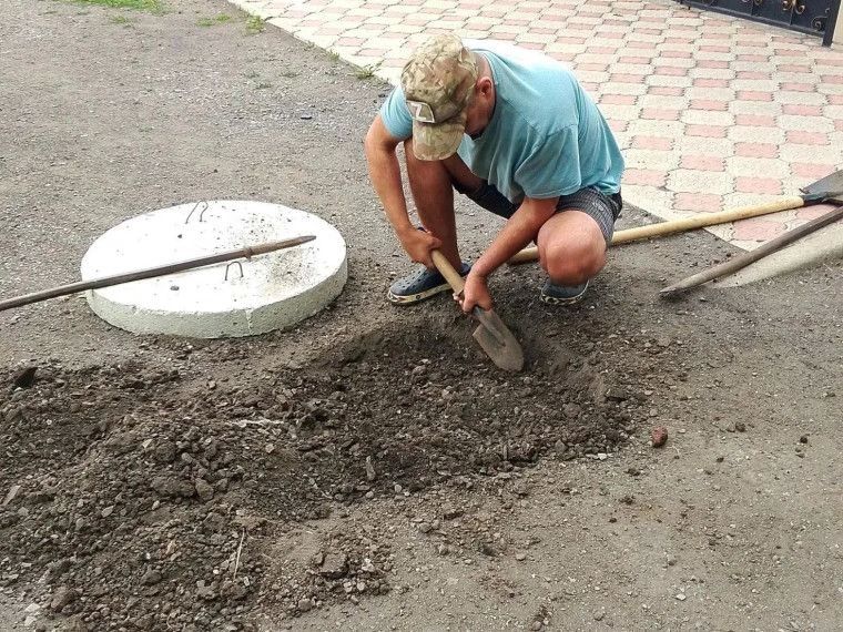 Умение жить по-соседски складывается из простых, но бесценных вещей: чуткости, готовности подставить плечо и искреннего желания участвовать в жизни своего двора