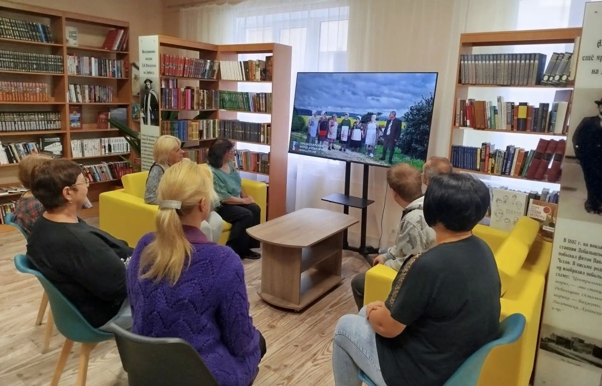 В центральной городской модельной библиотеке состоялся просмотр фильма-концерта, подготовленного коллективом МБУ Светлодарский городской ДК п. Новолуганское в рамках проекта "Воевали наши деды..." В центральной городской модельной библиотеке состоялся просмотр фильма-концерта, подготовленного коллективом МБУ Светлодарский городской ДК п. Новолуганское в рамках проекта "Воевали наши деды..."
