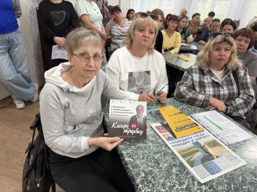 Полицейские провели серию встреч с трудовыми коллективами в Торезе