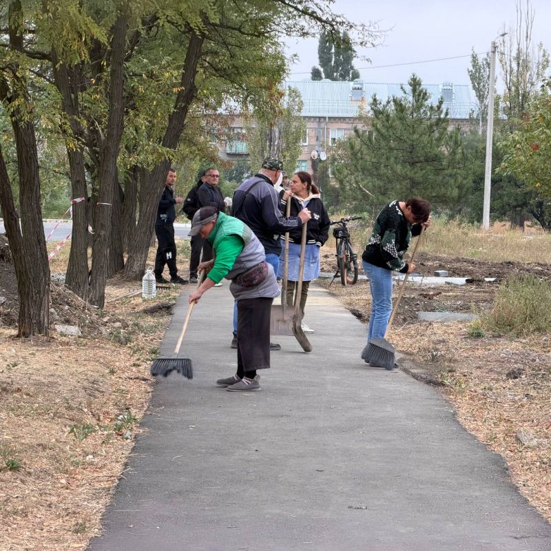 В парке Чернобыльцам прошел субботник В парке Чернобыльцам прошел субботник