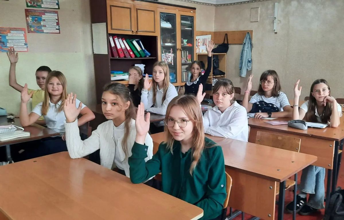 В ГБОУ "Гимназия г. о. Торез" стартовала неделя ярких встреч: советник директора по воспитанию Алла Парфенова провела информационные беседы с учащимися 5-а и 6-б классов о направлениях работы РДДМ "Движение первых", миссии и... В ГБОУ "Гимназия г. о. Торез" стартовала неделя ярких встреч: советник директора по воспитанию Алла Парфенова провела информационные беседы с учащимися 5-а и 6-б классов о направлениях работы РДДМ "Движение первых", миссии и...