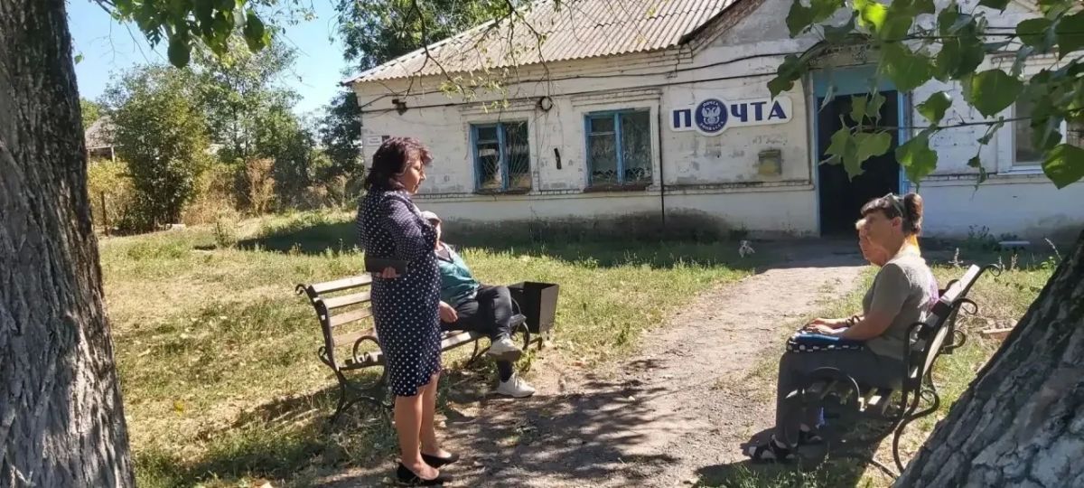 Заведующий Камышеватским территориальным сектором Администрации Ирина Цебро провела встречу с жителями