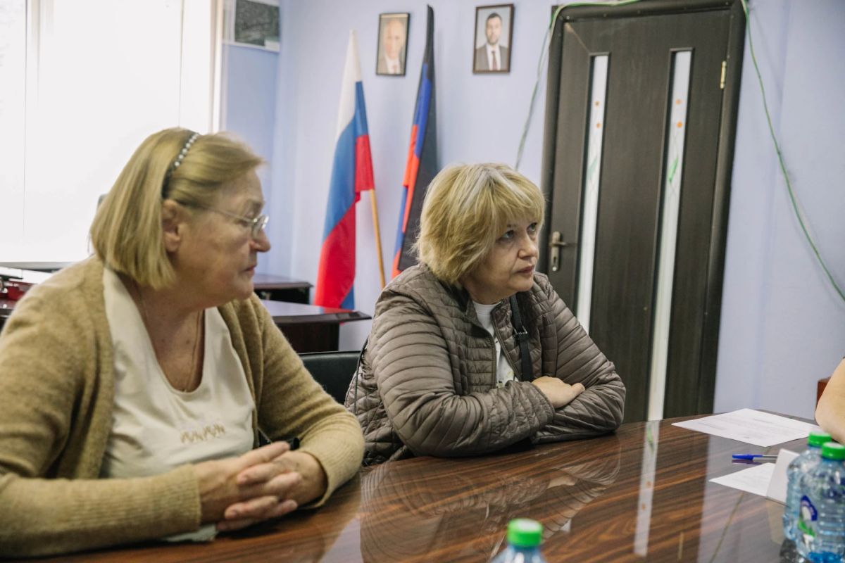 Антон Кольцов: В Приморском районе ответил на вопросы горожан Антон Кольцов: В Приморском районе ответил на вопросы горожан