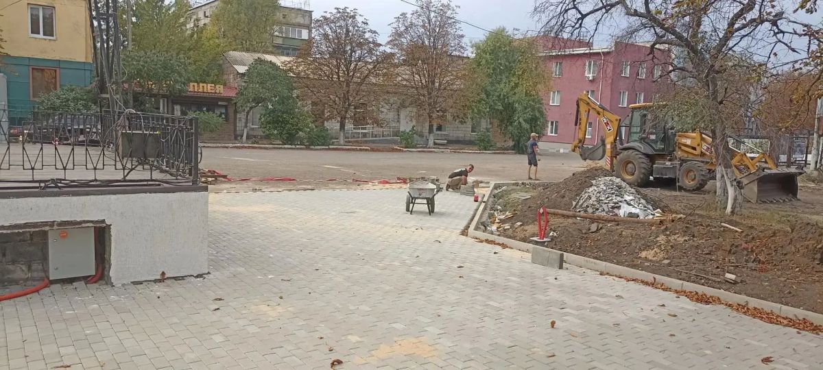 Центральный сквер: продолжаются работы по благоустройству Центральный сквер: продолжаются работы по благоустройству