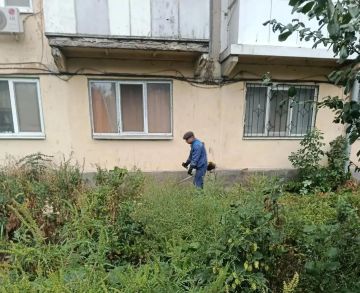 Сегодня, 16 сентября, с целью приведения территории в надлежащее санитарное состояние в Кировском внутригородском районе города Макеевки силами Макеевского филиала НКО «ЕДИНЫЙ РЕГИОНАЛЬНЫЙ ФОНД ПО УПРАВЛЕНИЮ МНОГОКВАРТИРНЫМИ...