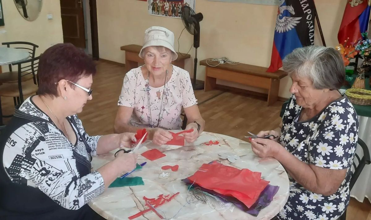 Наталья Бегуненко: В рамках федерального партийного проекта «Зеленая экономика» в Центре социального обслуживания населения Петровского района состоялся мастер-класс «Вторая жизнь ненужным вещам» под руководством мастера... Наталья Бегуненко: В рамках федерального партийного проекта «Зеленая экономика» в Центре социального обслуживания населения Петровского района состоялся мастер-класс «Вторая жизнь ненужным вещам» под руководством мастера...