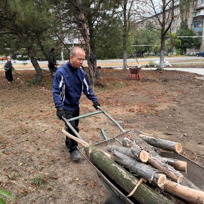 В парке Чернобыльцам прошел субботник В парке Чернобыльцам прошел субботник
