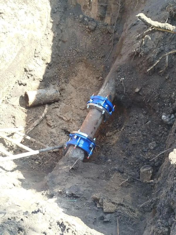 Сотрудники Тельмановского водоканала оперативно устранили неисправность на водопроводной сети по ул. Ленина в пгт Тельманово