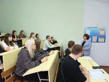 Будущее в наших руках: Депутат Торезского городского совета встретилась с выпускниками колледжа!