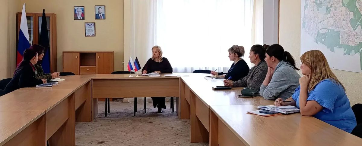 Наталья Бегуненко: Руководитель Управы Петровского внутригородского района Администрации городского округа Донецк Наталья Ивановна Бегуненко провела заседание Межведомственной комиссии по содействию в решении вопросов... Наталья Бегуненко: Руководитель Управы Петровского внутригородского района Администрации городского округа Донецк Наталья Ивановна Бегуненко провела заседание Межведомственной комиссии по содействию в решении вопросов...