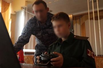 В ДНР росгвардейцы провели для детей мастер-класс по управлению БПЛА