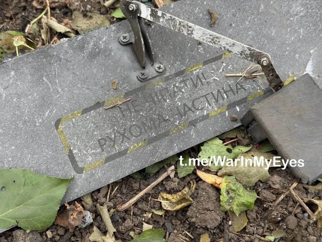 Последствия ночной атаки украинскиэ БПЛА на жилые дома в селе Золотарёвка в Харцызском округе ДНР, в результате которой 1 человек погиб и 2 человека ранены, передает канал «Типичный Донецк» Последствия ночной атаки украинскиэ БПЛА на жилые дома в селе Золотарёвка в Харцызском округе ДНР, в результате которой 1 человек погиб и 2 человека ранены, передает канал «Типичный Донецк»