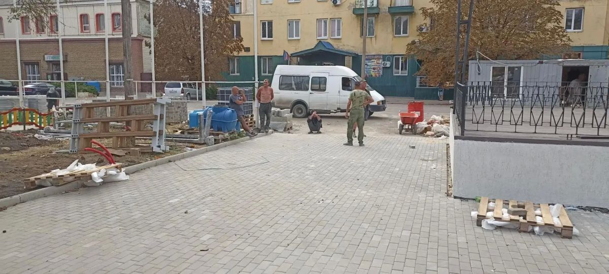 Центральный сквер: продолжаются работы по благоустройству Центральный сквер: продолжаются работы по благоустройству