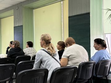 Управляющий делами администрации Наталья Паршина провела встречу с наблюдателями, которые будут работать на предстоящих выборах