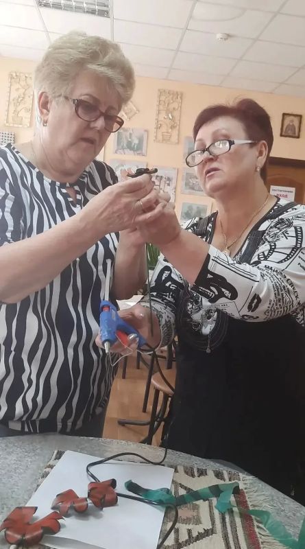 Наталья Бегуненко: В рамках федерального партийного проекта «Зеленая экономика» в Центре социального обслуживания населения Петровского района состоялся мастер-класс «Вторая жизнь ненужным вещам» под руководством мастера... Наталья Бегуненко: В рамках федерального партийного проекта «Зеленая экономика» в Центре социального обслуживания населения Петровского района состоялся мастер-класс «Вторая жизнь ненужным вещам» под руководством мастера...