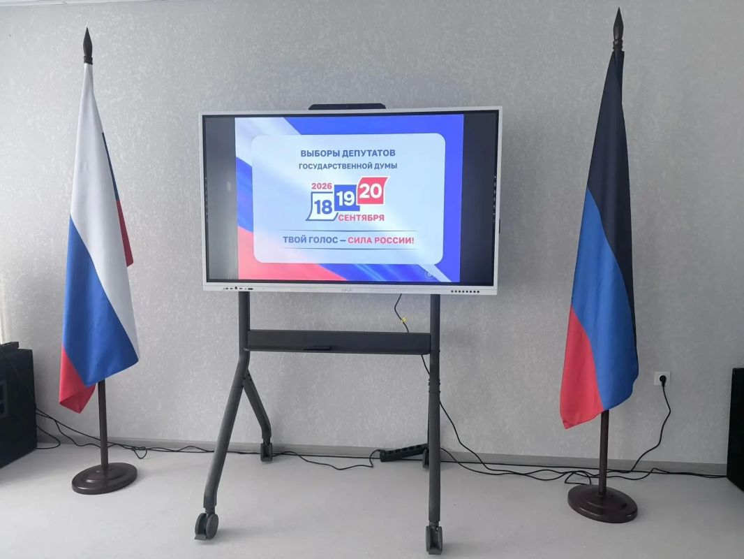 ЭЛЕКТОРАЛЬНЫЙ ДЕБЮТ. Депутат Торезского городского совета Яна Оприщенко совместно с депутатом Народного Совета ДНР Андреем Бедило провели встречу со студентами Торезского медицинского колледжа