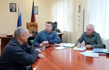 Дмитрий Огилец: Сегодня на своём округе Харцызск, в рамках своей депутатской деятельности, провёл рабочую встречу с главой муниципального образования городского округа Харцызск - Поплавским Евгением Валентиновичем и...