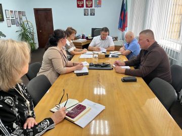 Василий Овчаров: Сегодня, 16 сентября 2026 года,провел оперативное совещание по рабочим вопросам с участием заместителей Главы и руководителей структурных подразделений Администрации округа