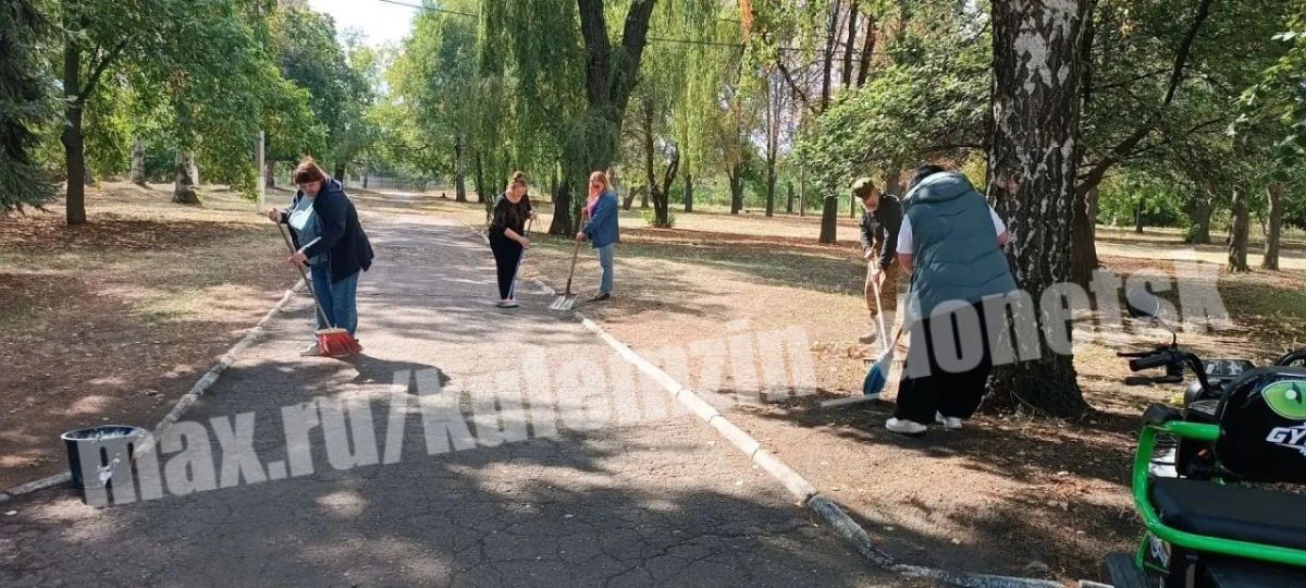 Сотрудники учреждений спорта и культуры приняли активное участие в еженедельной акции «Чистый четверг» Сотрудники учреждений спорта и культуры приняли активное участие в еженедельной акции «Чистый четверг»