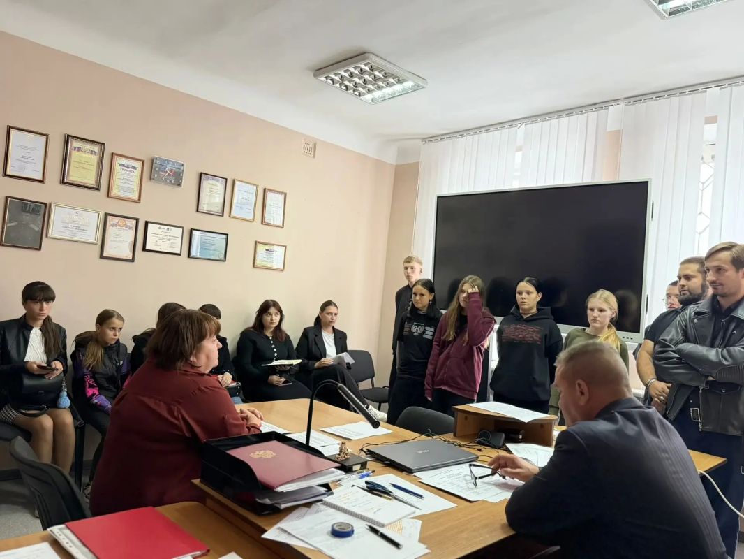 Денис Зубов: Круглый стол с молодёжью округа Денис Зубов: Круглый стол с молодёжью округа