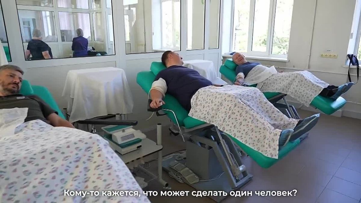 Каждые два месяца вместе с однопартийцами сдаем кровь в Республиканском центре крови