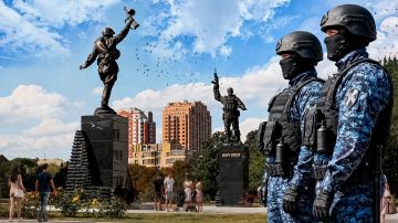 Ищите новую подборку агитационных баннеров Росгвардии на электронных экранах городов Республики
